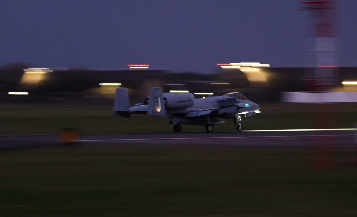 Warthog stiže u Englesku – A-10 na putu prema Bliskom istoku